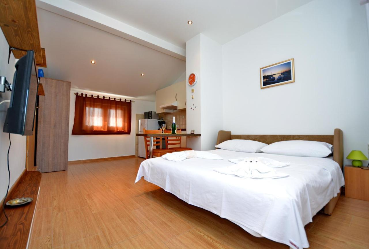 Studio Apartment Martin Zara Esterno foto